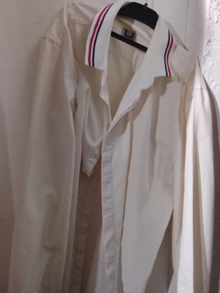 Camisa de vestir con cuello a rayas