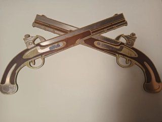 Cartel de madera pistolas cruzadas