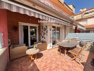 Casa adosada en venta en Pla de Sant Pere-Les Salines en Cubelles