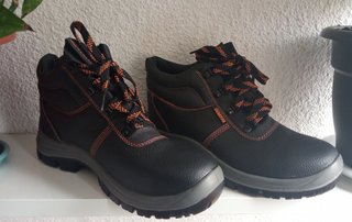 Calzado de seguridad negras 43