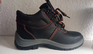 Calzado de seguridad negras 43