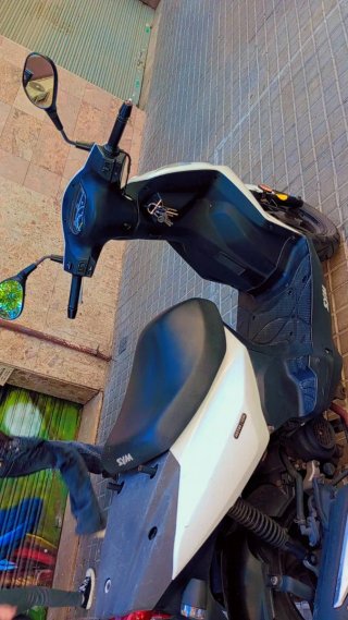 Moto Scooter SYM Blanca