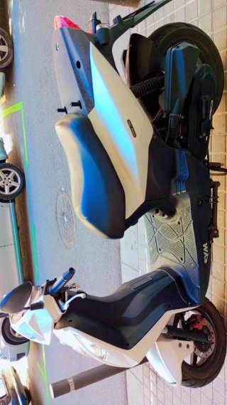 Moto Scooter SYM Blanca