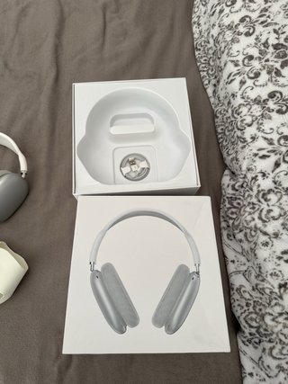 Airpods Max Apple Grises y Blancos