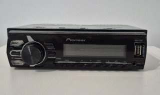 Radio Coche Pioneer MVH-170UI con su caja