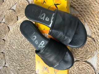 Sandalias de piel negras