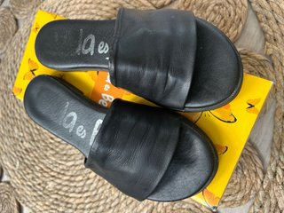Sandalias de piel negras