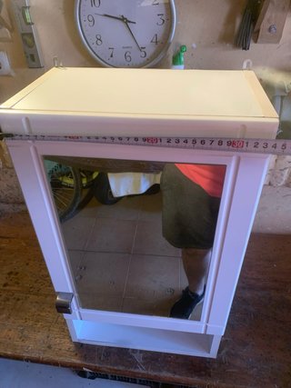 Mueble baño colgante con puerta y estantes