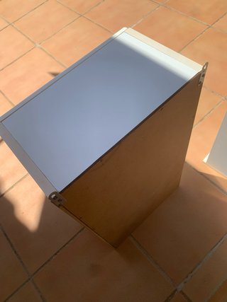 Mueble baño colgante con puerta y estantes
