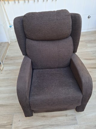 Sillón reclinable marrón chocolate