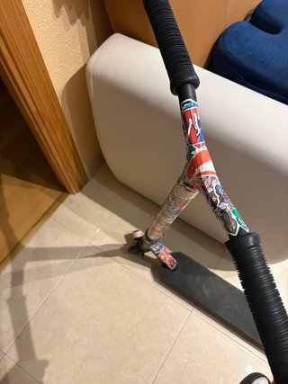 Patinete Oxelo con pegatinas