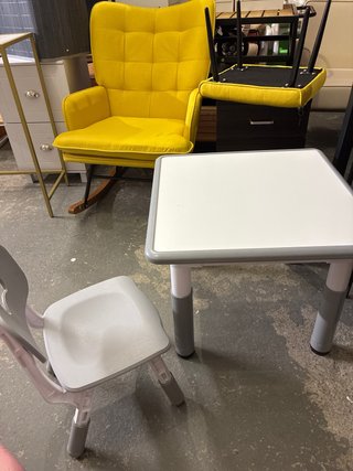 Mesa y 2 Sillas Infantiles Ajustables