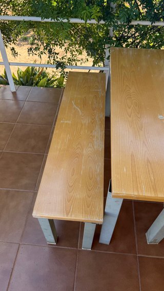 Conjunto mesa y 3 bancos madera