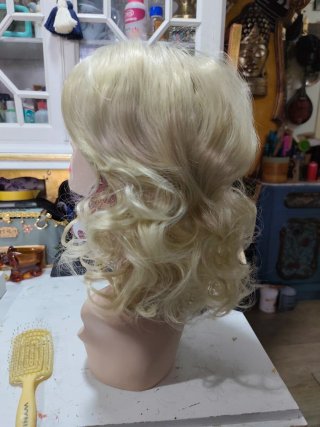 Peluca rubia sintética