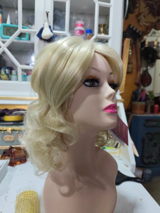 Peluca rubia sintética