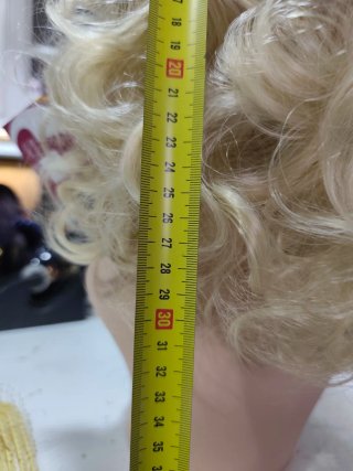 Peluca rubia sintética