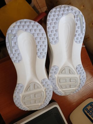 Nike Vomero 18  Talla 42.5