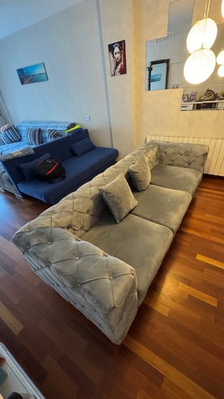 Divano Chesterfield in velluto grigio per 3 persone