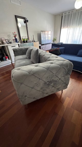 Divano Chesterfield in velluto grigio per 3 persone