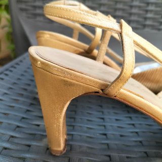 Zapatos abiertos dorados N°38