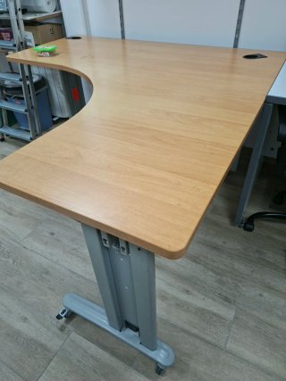 Mesa de oficina madera y metal