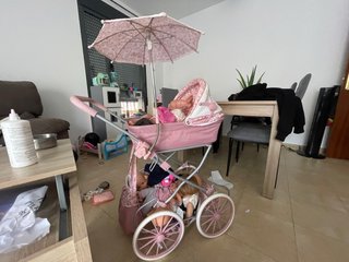 Carrito niñas ( no incluye las muñecas )