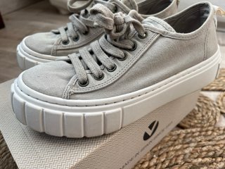 Zapatillas Victoria grises/beige