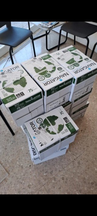 Navigator 75gr Papel A4 (Blanco y Verde)