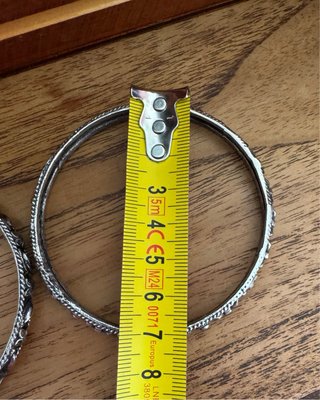 juego de brazaletes de estilo étnico años 80.