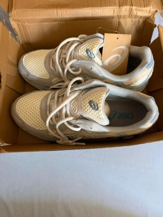 Asics NYC 2026 Beige/Gris