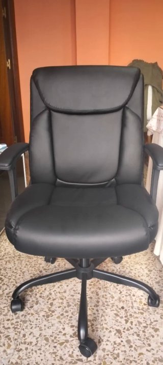 Silla giratoria de oficina negra