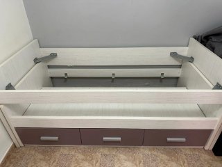 Cama nido blanca y morada