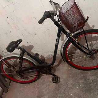 Bicicleta Decathlon con cesta