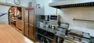 Bar restaurante con barbacoa
