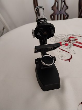 Microscópio, em muito bom estado, decorativo