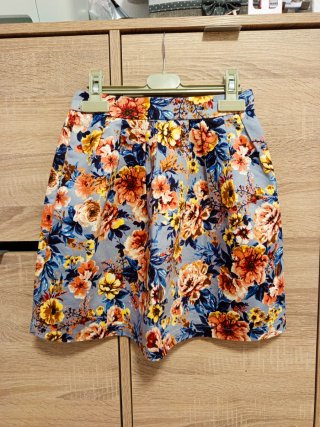 Falda talla XS Stradivarius. OFERTAAAAAAAA