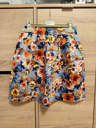 Falda talla XS Stradivarius. OFERTAAAAAAAA