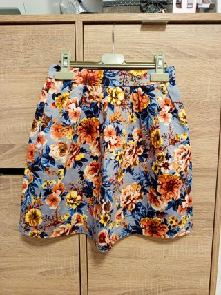 Falda talla XS Stradivarius. OFERTAAAAAAAA