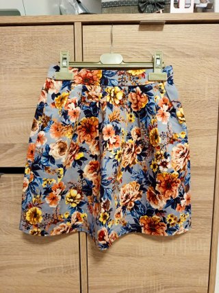 Falda talla XS Stradivarius. OFERTAAAAAAAA