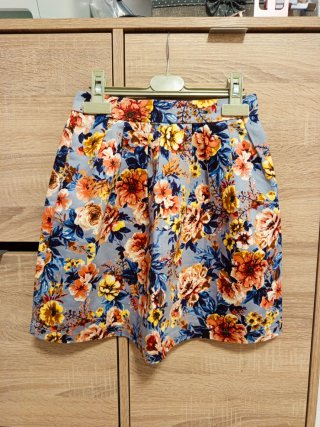 Falda talla XS Stradivarius. OFERTAAAAAAAA