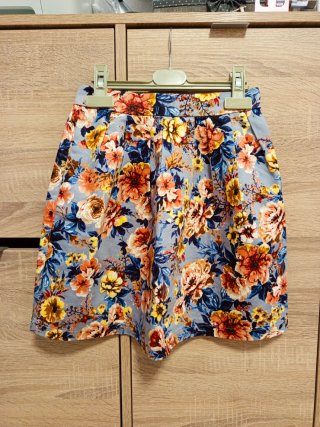 Falda talla XS Stradivarius. OFERTAAAAAAAA