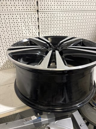 Llanta Seat Negra y Pulida