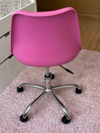 Silla de escritorio rosa con ruedas