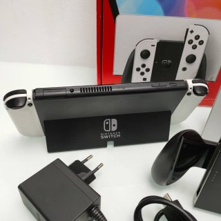 Nintendo Switch OLED Blanca y Negra