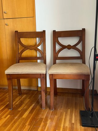Mesa extensible de madera + 4 siilas