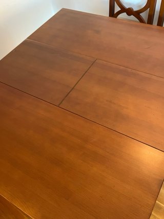 Mesa extensible de madera + 4 siilas