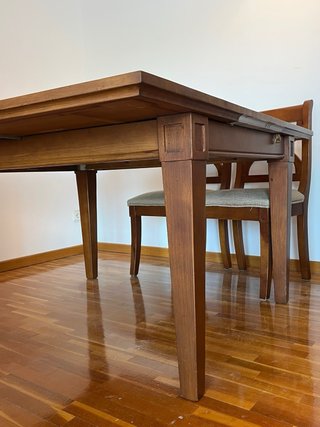 Mesa extensible de madera + 4 siilas