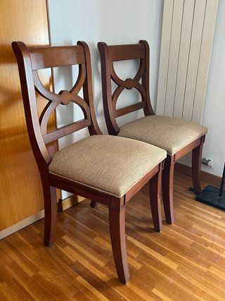 Mesa extensible de madera + 4 siilas
