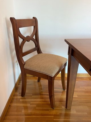 Mesa extensible de madera + 4 siilas