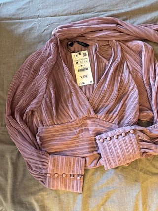 Blusa Zara rosa plisada con lazada